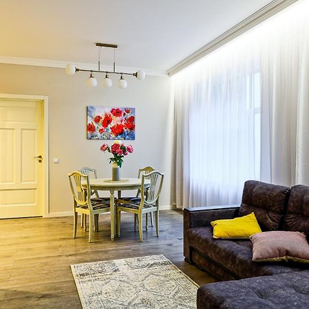 Superb Apartment In City Centre Riga Buitenkant foto